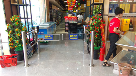 云卡通智能人行通道閘