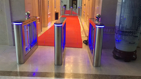 云卡通智能人行通道閘