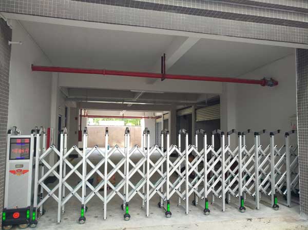 梅州蕉嶺新興雅苑伸縮門(mén)案例 - 中出網(wǎng)-智能出入口與停車(chē)充電門(mén)戶(hù)