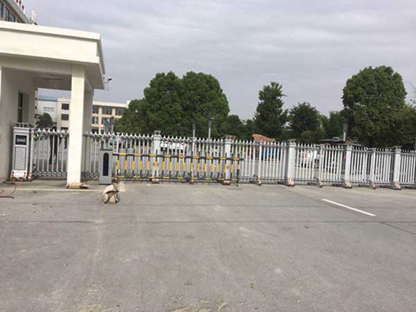 隨州程力?水岸國際電動(dòng)伸縮門案例 - 中出網(wǎng)-智能出入口與停車充電門戶