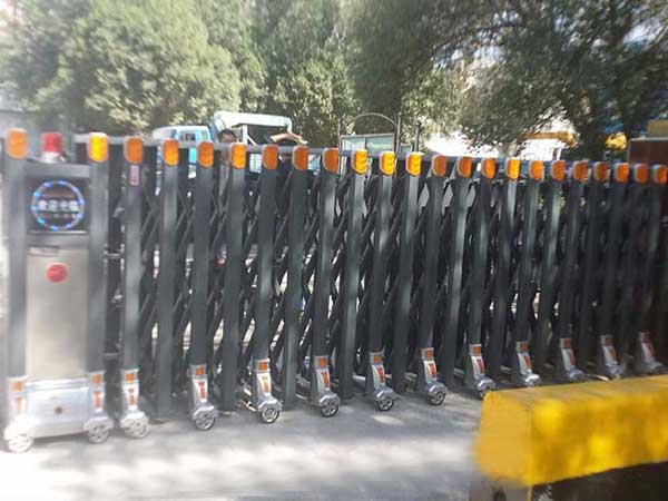 熱烈祝賀銅仁出安智能伸縮門進(jìn)駐銅仁服裝公司