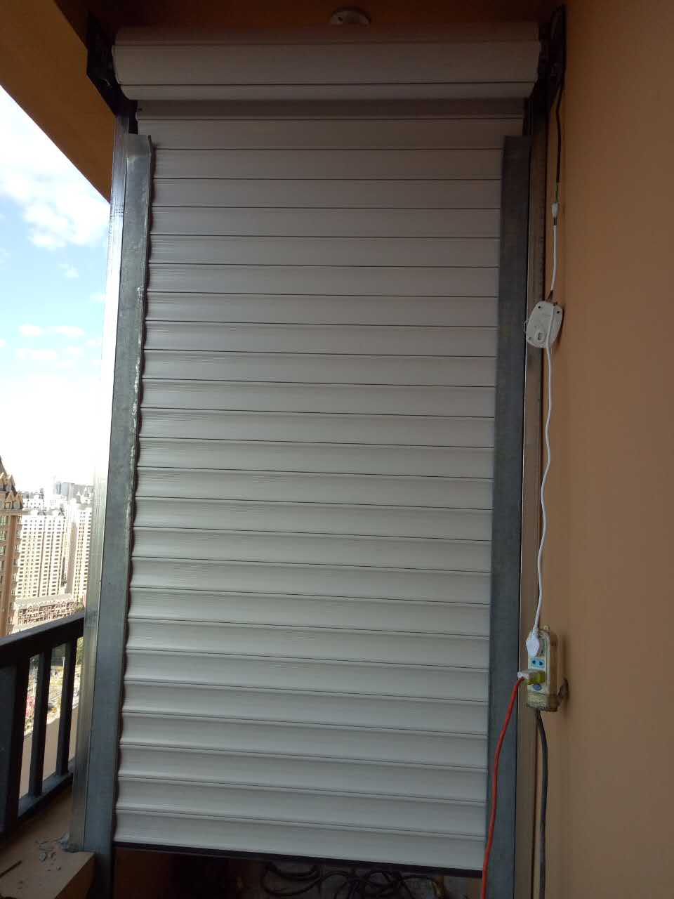 佛山南海車庫門案例 - 中出網(wǎng)-智能出入口與停車充電門戶