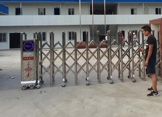 鄂州市金航集貨運(yùn)輸貿(mào)易有限公司伸縮門案例 - 中出網(wǎng)-智能出入口與停車充電門戶
