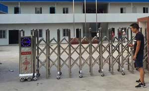 鄂州市金航集貨運輸貿易有限公司伸縮門案例