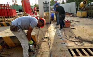 鶴壁南海國(guó)際伸縮門(mén)案例