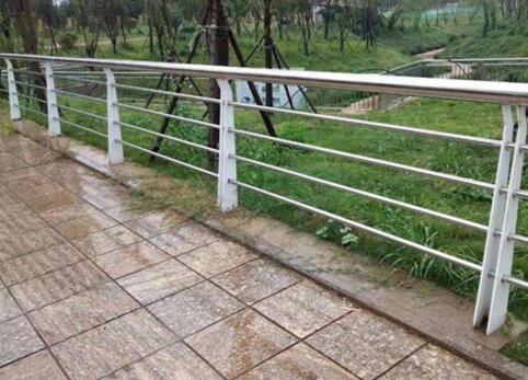 昭通不銹鋼景觀護欄安全環(huán)保棒棒噠！