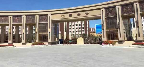 慶賀白城出安智能伸縮門進駐白城醫(yī)學高等專科學院