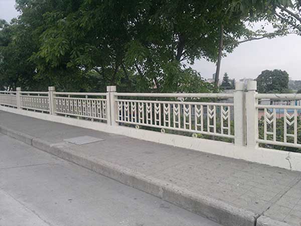 崇左生態(tài)公園道路護欄案例 - 中出網(wǎng)-智能出入口與停車充電門戶