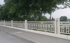 崇左生態(tài)公園道路護(hù)欄案例