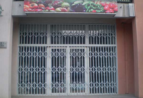 慶賀河池出安智能拉閘門進(jìn)駐廣西河池市某水果店
