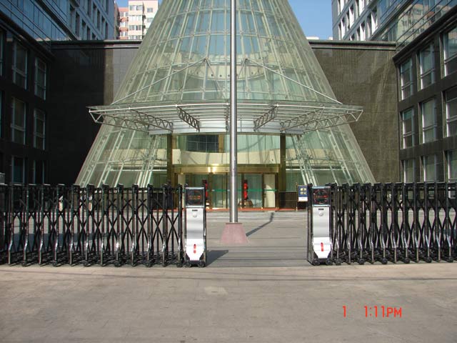 中華人民共和國(guó)發(fā)展與改革委伸縮門工程案例 - 中出網(wǎng)-智能出入口與停車充電門戶