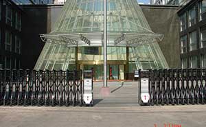 中華人民共和國發(fā)展與改革委伸縮門工程案例 - 中出網(wǎng)-智能出入口與停車充電門戶