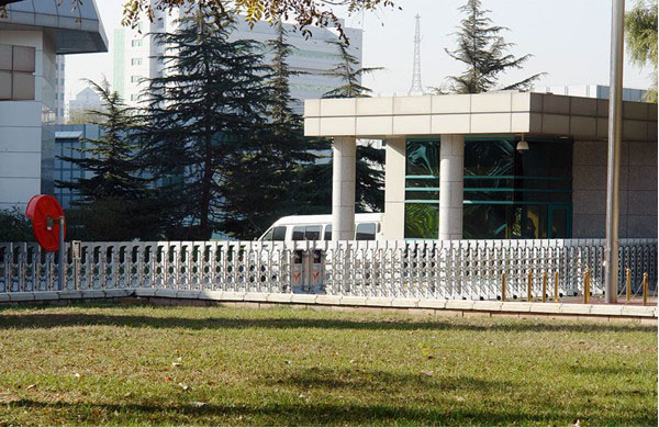 蘇州市第一人民法院伸縮門案例 - 中出網(wǎng)-智能出入口與停車充電門戶