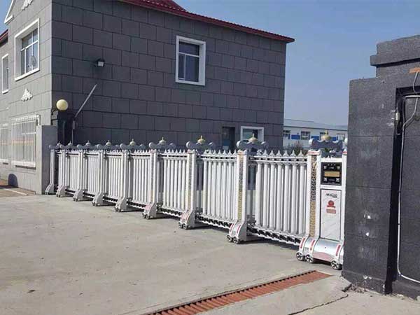 慶賀雙鴨山出安智能伸縮門進駐黑龍江寶清縣樺寶農(nóng)副產(chǎn)品責(zé)任有限公司