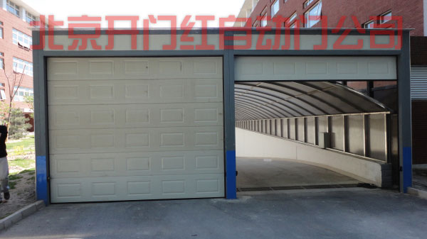 信息學(xué)院車(chē)庫(kù)門(mén)案例 - 中出網(wǎng)-智能出入口與停車(chē)充電門(mén)戶(hù)