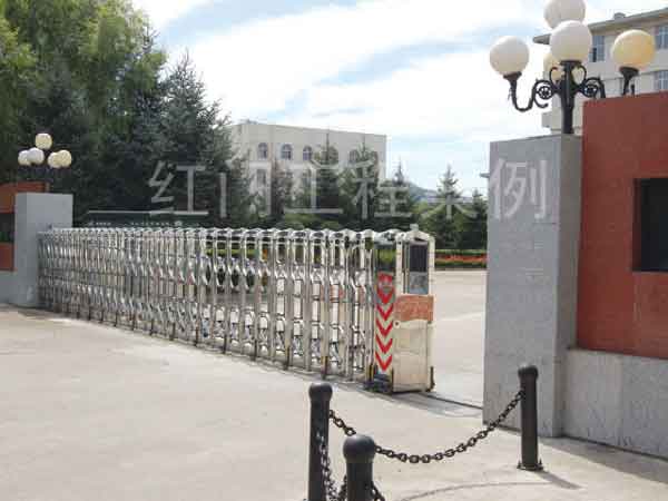 慶賀伊春出安智能伸縮門進(jìn)駐伊春職業(yè)學(xué)院