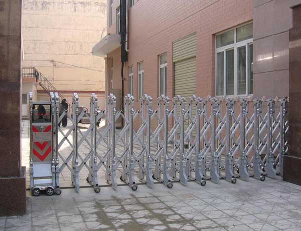 七臺河市熱力公司伸縮門案例 - 中出網(wǎng)-智能出入口與停車充電門戶