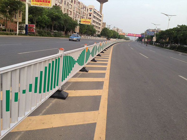 道路隔離護欄2