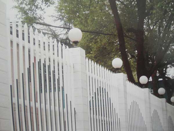 金昌定西?天慶嘉園圍墻護欄案例 - 中出網(wǎng)-智能出入口與停車充電門戶