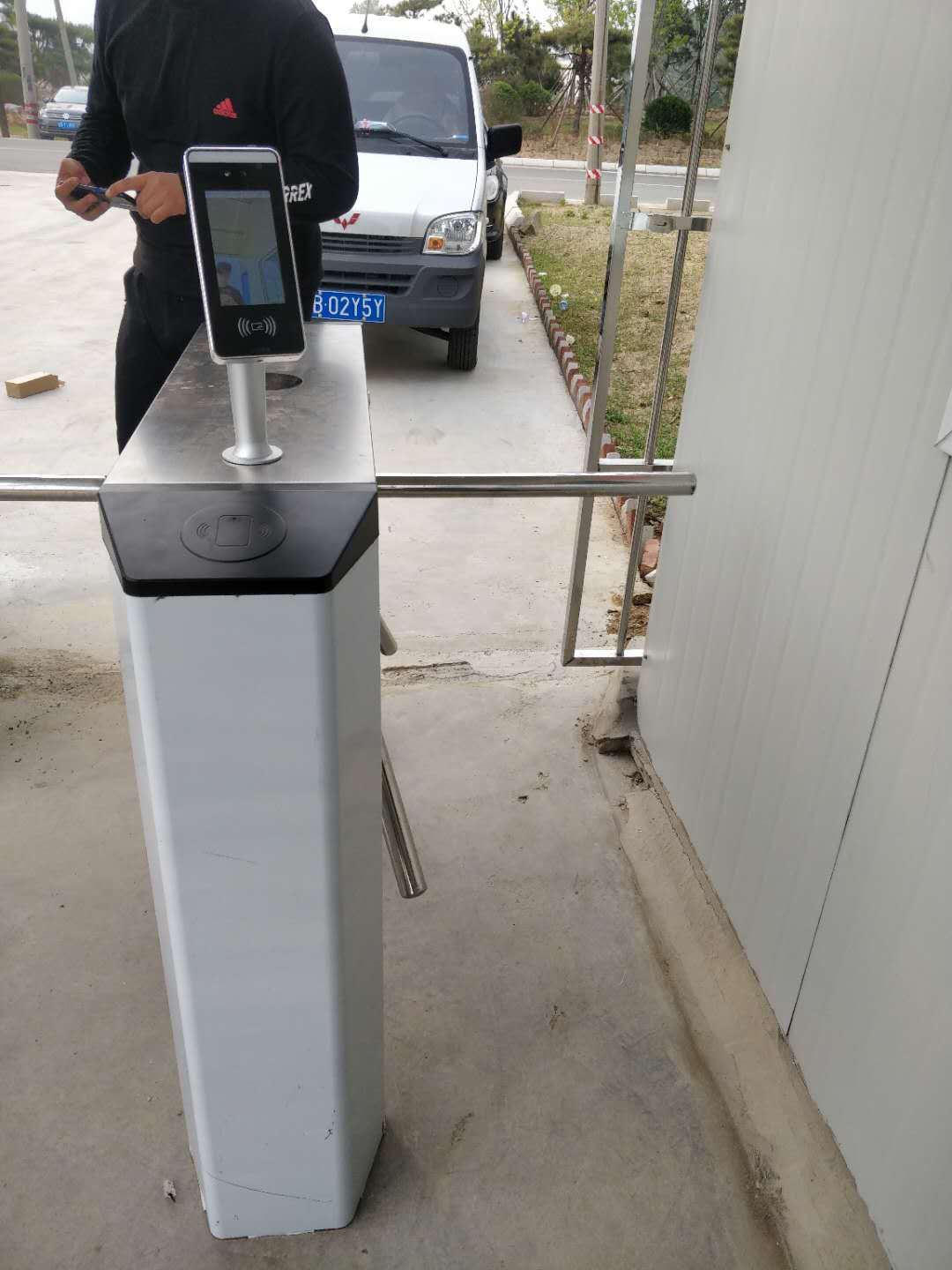 嶗山工地門(mén)禁三輥閘平度出入口三輥閘安裝萊西小學(xué)三輥閘批發(fā)