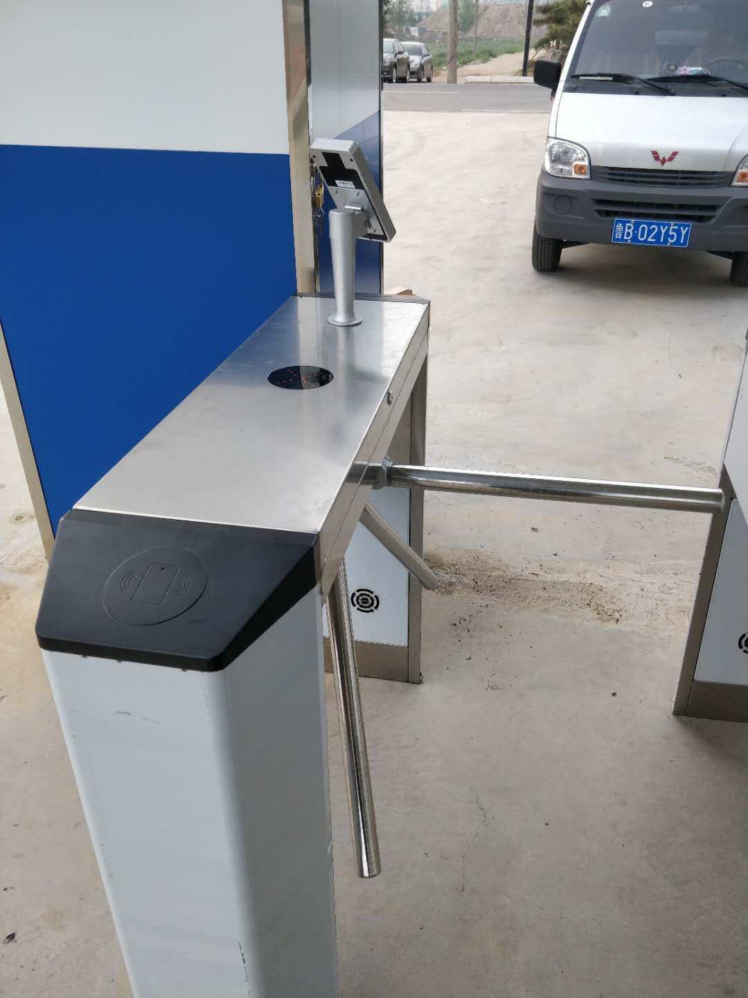 嶗山工地門(mén)禁三輥閘平度出入口三輥閘安裝萊西小學(xué)三輥閘批發(fā)