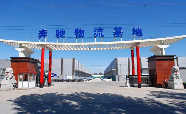 奔馳物流基地伸縮門案例 - 中出網(wǎng)-智能出入口與停車充電門戶