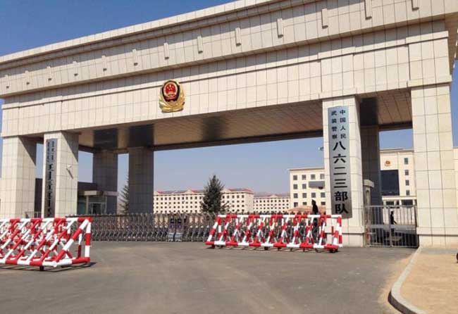 赤峰武警八六二三部隊(duì)伸縮門案例 - 中出網(wǎng)-智能出入口與停車充電門戶