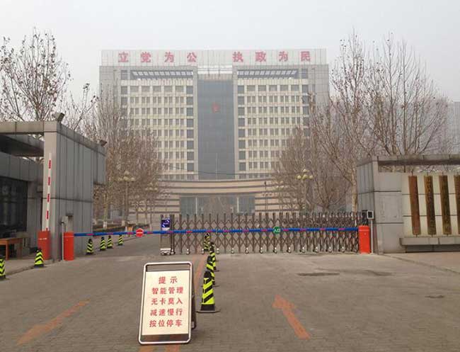 河北玉田縣人民政府伸縮門(mén)案例 - 中出網(wǎng)-智能出入口與停車(chē)充電門(mén)戶
