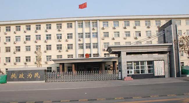 唐山路北區(qū)人民政府伸縮門(mén)案例 - 中出網(wǎng)-智能出入口與停車(chē)充電門(mén)戶(hù)