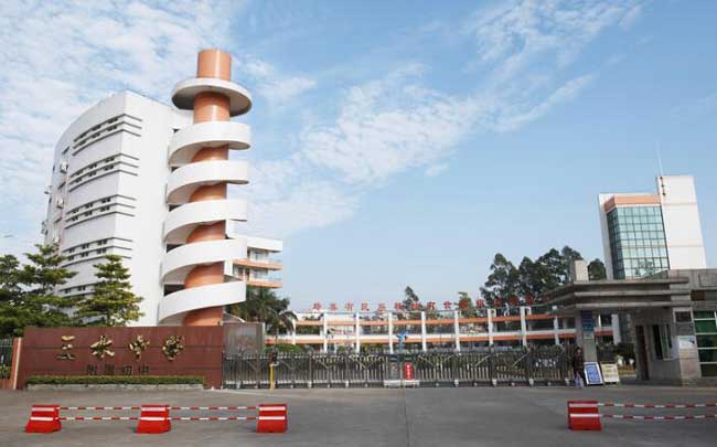 三水中學伸縮門案例 - 中出網-智能出入口與停車充電門戶