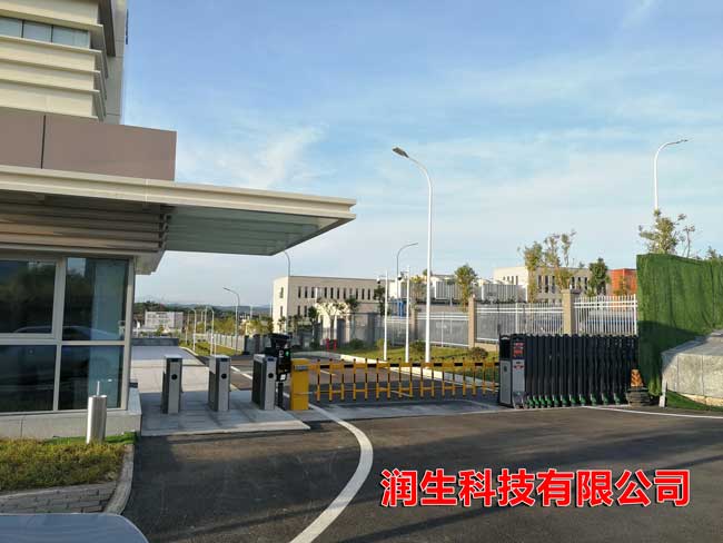 杭州潤生科技伸縮門案例 - 中出網-智能出入口與停車充電門戶