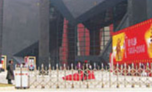 中國(guó)電影博物館伸縮門(mén)案例 - 中出網(wǎng)-智能出入口與停車(chē)充電門(mén)戶(hù)