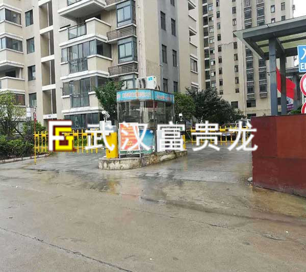 玉龍花園道閘案例 - 中出網(wǎng)-智能出入口與停車(chē)充電門(mén)戶