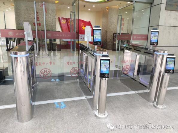 重慶市少年宮應用鐵軍智能鏡面擺閘工程