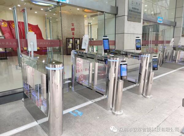 重慶市少年宮應用鐵軍智能鏡面擺閘工程