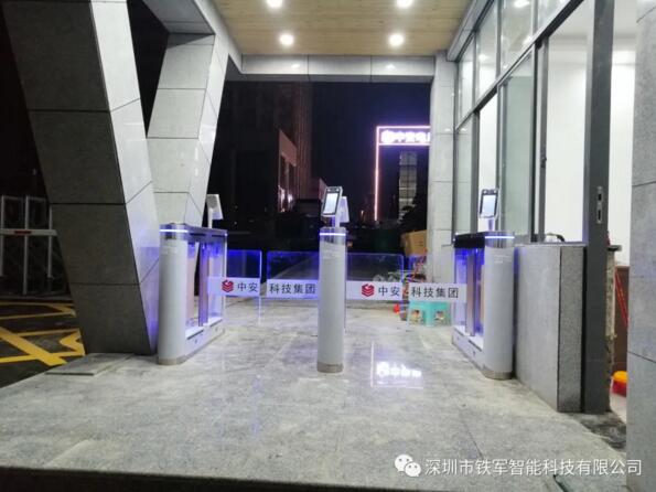 鐵軍智能人臉識(shí)別考勤擺閘