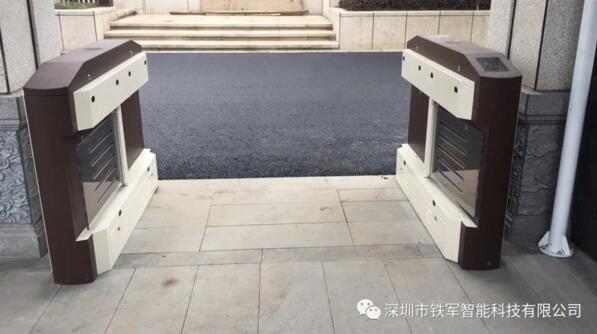 擺閘外觀設(shè)計(jì)了米黃加咖啡的“拼接色”