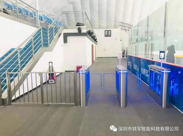 裕彤國際體育中心應用鐵軍智能小擺閘設備