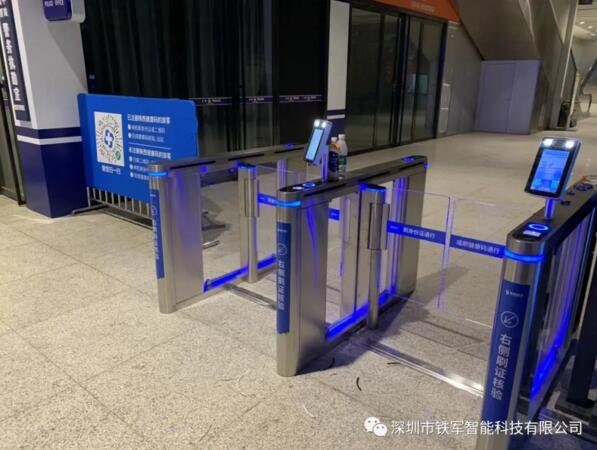 “鐵軍智能”通道閘設(shè)備可實現(xiàn)無接觸式快速測溫
