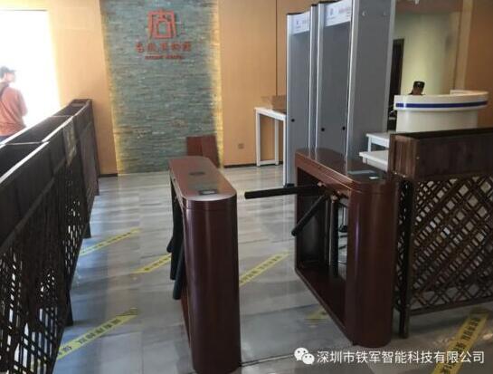 桂林陽朔古風(fēng)博物院定制鐵軍智能烤漆票務(wù)三輥閘