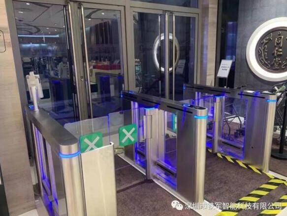 防疫攻堅戰(zhàn)|青島海信廣場設(shè)立鐵軍智能速通門