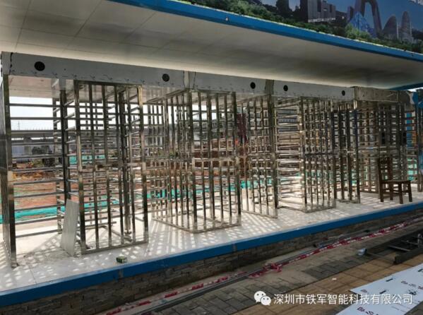 深圳市光明區(qū)外國語學校應用鐵軍智能全高轉閘