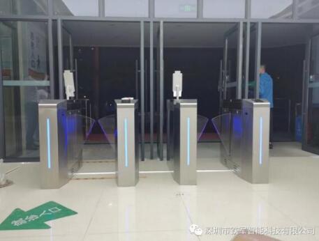 武漢市精神衛(wèi)生中心應用鐵軍智能國康碼人臉識別測溫翼閘