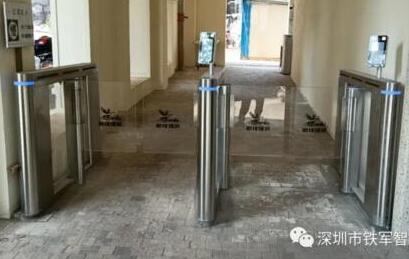 都鐸臻城應用鐵軍智能人臉識別速通門設備