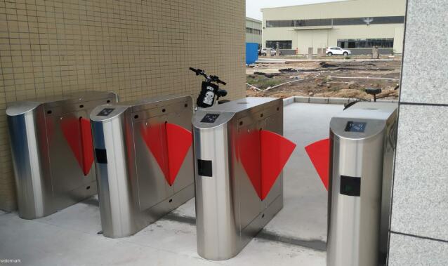 偉創(chuàng)集團(tuán)斜面圓弧翼閘案例 - 中出網(wǎng)-智能出入口與停車充電門戶