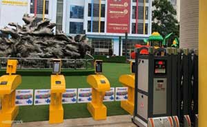 昆明磊鑫心悅幼兒園動態(tài)人臉識別+烤漆小擺閘案例