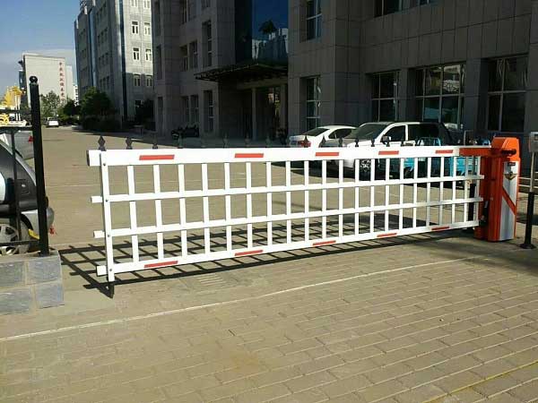 敖漢旗移動(dòng)公司柵式道閘工程 - 中出網(wǎng)-智能出入口與停車充電門戶
