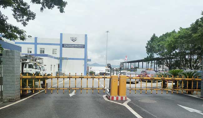 四川航空重慶機(jī)場(chǎng)配餐服務(wù)有限公司柵欄道閘案例 - 中出網(wǎng)-智能出入口與停車充電門戶