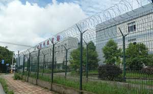 重慶中航貨站護(hù)欄案例