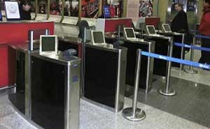 北京首都國際機(jī)場(chǎng)T3航站樓通道閘案例 - 中出網(wǎng)-智能出入口與停車充電門戶